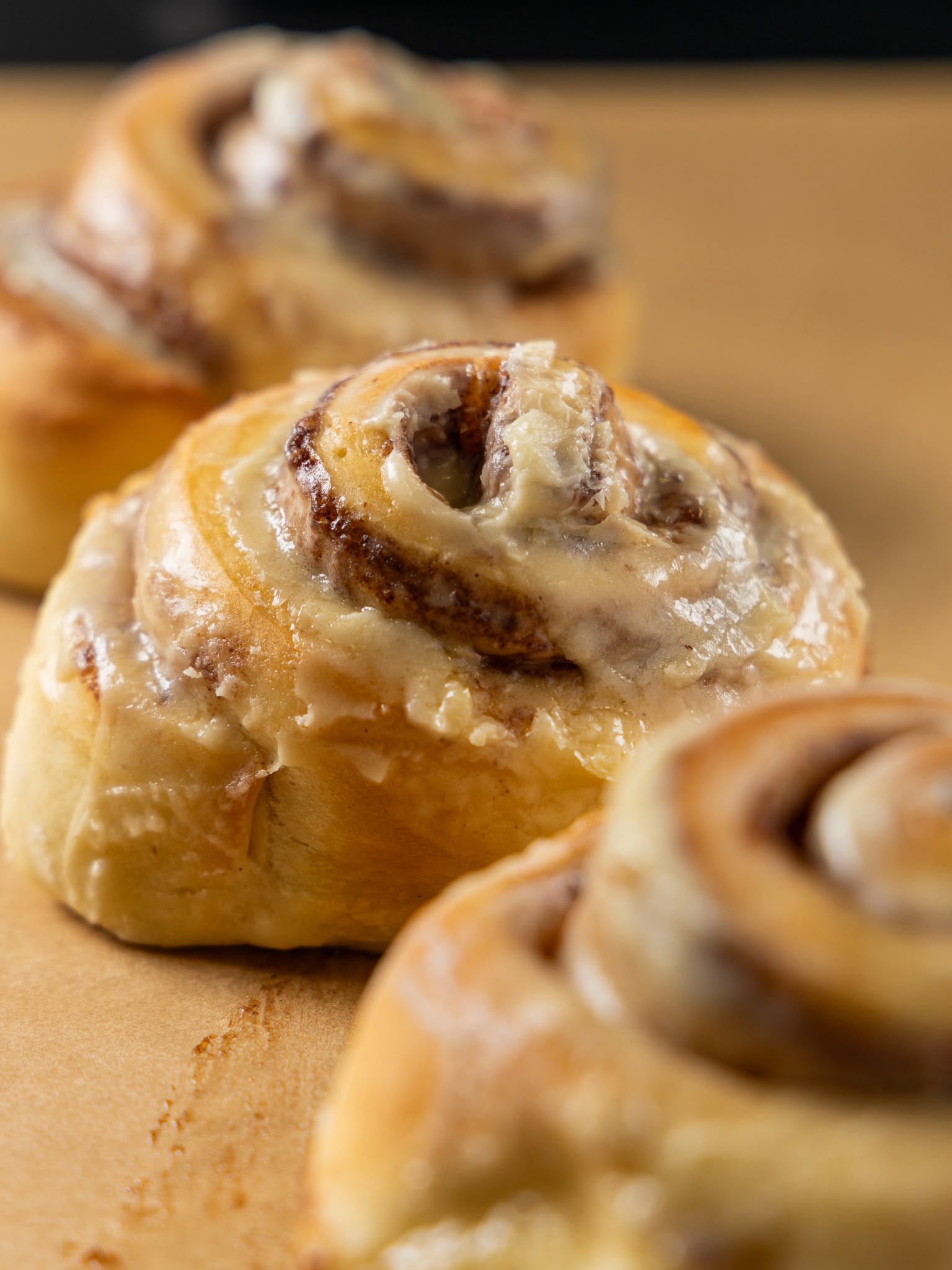 Cinnamon rolls artesanais com glacê